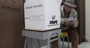 Las candidaturas a la Presidencia de Perú podrán ser inscritas hasta el 11 de enero
La fecha límite se estableció de acuerdo con la Ley Orgánica de Elecciones y el Reglamento de Inscripción de Fórmulas y Listas de Candidatos para las Elecciones Generales y de Representantes ante el Parlamento Andino, que establecen que las organizaciones políticas deben presentar su solicitud de inscripción hasta noventa días naturales antes de la fecha de las elecciones.