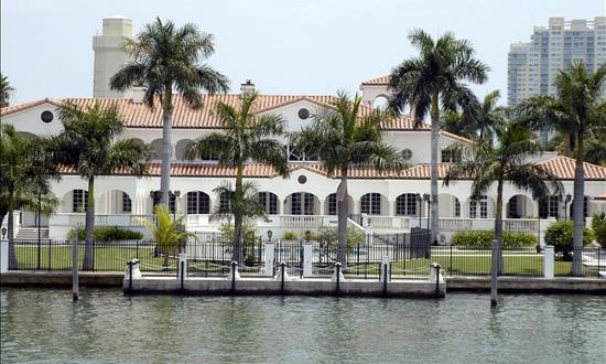 Capitales de Latinoamérica empujan el mercado inmobiliario comercial en Miami
Vista de una zona de mansiones en Miami, Florida (EE.UU).