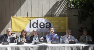 Expresidentes de A.Latina, "preocupados" por contexto comicios en Venezuela
Los expresidentes Luis Alberto Lacalle (i) de Uruguay (1990-1995), Laura Chinchilla (2i) de Costa Rica (2010-2014), Andrés Pastrana (3i) de Colombia (1998-2002), Jorge Tuto Quiroga (3d) de Bolivia (2001-2002), Miguel Ángel Rodríguez (2d) de Costa Rica (1998-2002) y Mireya Moscoso (d) de Panamá (1999-2004) se reúnen este viernes 4 de diciembre del 2015, en la ciudad de Caracas (Venezuela).