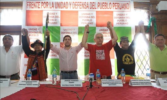 El brazo político de Sendero dice tener 500.000 firmas para participar en los comicios
Imagen de archivo de (izq-der), Jaime Hinojosa y Kuntur Kanki, Jorge Paredes, Manuel Fajardo, Alberto Yucra, y Fernando Bravo, durante la presentación de del el Frente por la Unidad y Defensa del Pueblo Peruano (Fudepp).