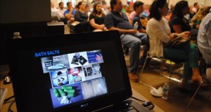 Gran jurado recomienda nuevos métodos para combatir la droga "flakka"
Vista de asistentes a una charla sobre drogas sintéticas en el centro comunitario de Weston en Miami (Estados Unidos).