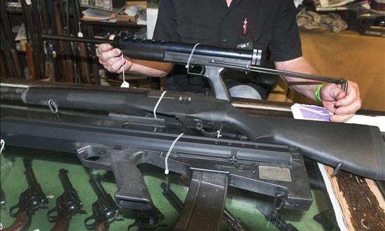 Texas amenaza con recursos judiciales contra el control de armas de Obama
Florida es uno de los más ardientes estados de EE.UU. defensores del derecho a portar armas, y se convirtió en el primero del país en tener más de un millón de personas con licencia para llevarlas.