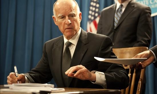 California declara el estado de emergencia por una gran fuga de gas metano 
El gobernador de California, Jerry Brown, en Sacramento (EE.UU.).