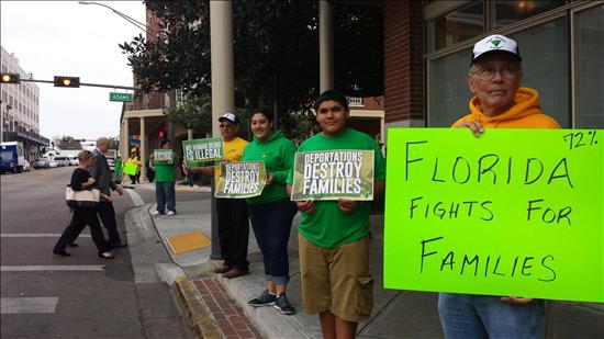 Activistas parten hacia capital de Florida a combatir medidas antiinmigrantes
Entre las organizaciones que partirán desde las ciudades de Homestead, Tampa, Wahneta y Apopka figuran We Count!, Women Working Together USA y American Friends Service Committee.