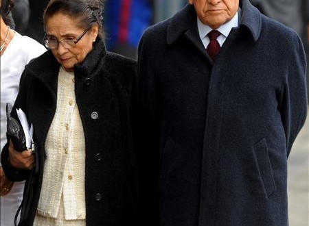 El padre de Humala aspira a la vicepresidencia de Perú en los próximos comicios
Los padres del presidente Ollanta Humala, Elena Tasso (i) e Isaac Humala (d).