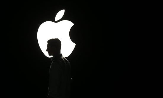 Apple estaría interesada en comprar Time Warner, según el New York Post
Apple estaría interesada en hacerse con el gigante del entretenimiento Time Warner en un intento por acelerar el lanzamiento de su propio servicio de streaming de televisión, según el diario New York Post.