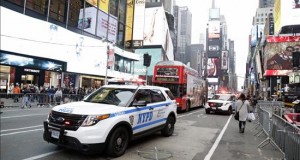 Golpean a un hombre en Nueva York al grito de "¡ISIS! ¡ISIS!"
Un hombre vestido con un atuendo típico del sur de Asia fue atacado este sábado en Nueva York por otras dos personas al grito de "¡ISIS! ¡ISIS!, informó hoy The New York Times.