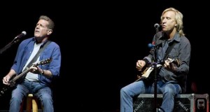 Muere Glenn Frey, uno de los fundadores de la banda de rock los Eagles
Imagen del desaparecido integrante de la banda estadounidense de rock Eagles, Glenn Frey (i).