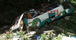 autobús interprovincial cae en abismo