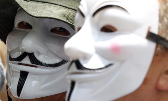 Anonymous ataca la web del aeropuerto nipón de Narita
La red internacional de piratas informáticos Anonymous atacó la página web del aeropuerto japonés de Narita, dejándola inaccesible por algunas horas, tras la detención de un activista contra la caza de delfines la semana pasada.