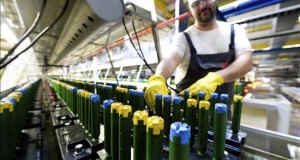 Estadounidense Johnson Controls e irlandesa Tyco negocian una posible fusión 
Fotografía en la planta de Johnson Controls en Hannover (Alemania).