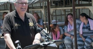 Polémico alguacil Joe Arpaio ofrece su respaldo a la candidatura de Trump 
El controversial alguacil del Condado Maricopa Joe Arpaio.