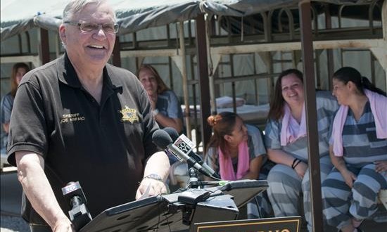 Polémico alguacil Joe Arpaio ofrece su respaldo a la candidatura de Trump 
El controversial alguacil del Condado Maricopa Joe Arpaio.