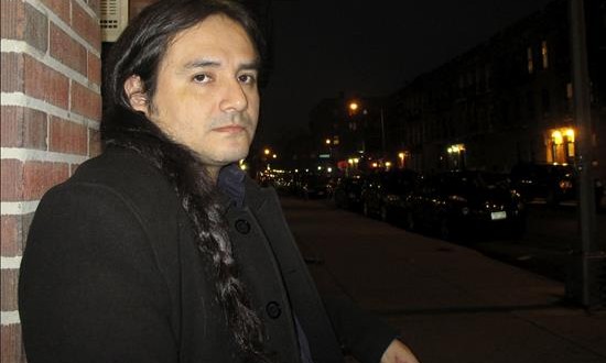 Richard Parra: "El momento político en Perú da asco"
Fotografía facilitada por la editorial Demipage del escritor peruano Richard Parra, que publica estos días en España su segunda novela "Los niños muertos", y que en una entrevista con Efe no duda en mostrarse muy crítico con la realidad política de su país. "Da asco", afirma tajante.