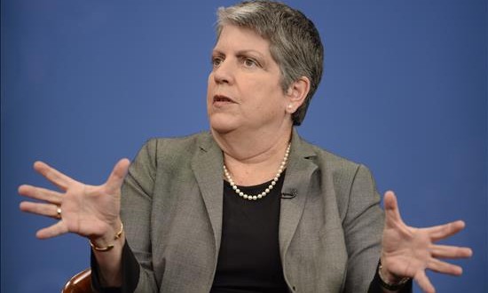 Más de 3.000 indocumentados con acceso a préstamos en Universidad California
La presidenta del sistema de la Universidad de California y exsecretaria de Seguridad Nacional de EEUU Janet Napolitano habla en un panel de discusión.