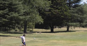 Footgolf, un deporte que crece a pasos agigantados
Un hombre patea un balón de fútbol durante una práctica de footgolf este 27 de enero de 2016, en Buenos Aires (Argentina).