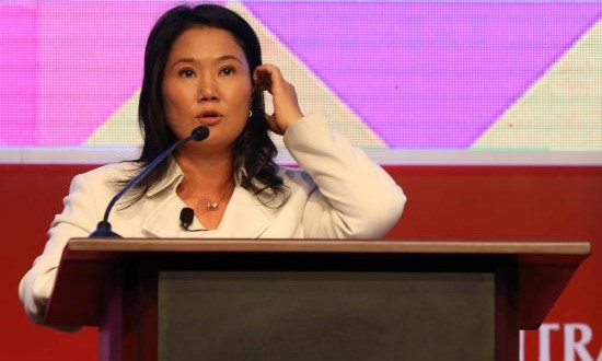 Keiko Fujimori promete no repetir los "errores y delitos" del Gobierno de su padre
La candidata a la Presidencia de Perú por el partido Fuerza Popular, Keiko Fujimori, participa hoy, martes 2 de febrero de 2016, en la sexta Conferencia Anticorrupción Internacional de la Contraloría General de Perú en Lima (Perú).