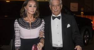 Vargas Llosa dice haber vivido el año más feliz de su vida con Isabel Preysler
Isabel Preysler y el escritor peruano Mario Vargas Llosa llegan a la gala de la Hispanic Society el pasado mes de octubre en Nueva York (EE.UU.).