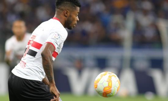 1-1. Sao Paulo saca un empate ante César Vallejo gracias a un gol del debutante Calleri
En la imagen, el jugador del Sao Paulo Michel Bastos. EFE/Archivo