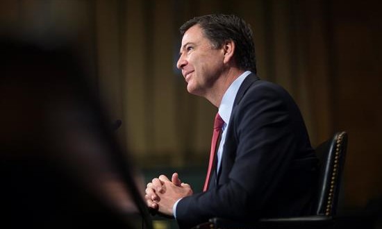 El FBI registra la casa de un hermano del autor del atentado en California 
El director del FBI, James Comey, testifica ante el Comité Judicial del Senado sobre el terrorismo doméstico en el edificio Dirksen del Senado en Washington, Estados Unidos.