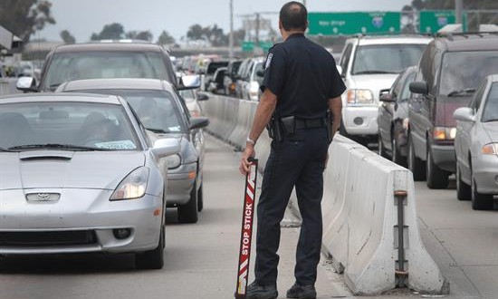 Exagente latino sentenciado a ocho años por tráfico de droga y corrupción
El exagente de la Oficina de Aduanas y Protección Fronteriza (CBP), Johnny G. Acosta, fue sentenciado a ocho años de prisión por cargos de tráfico de drogas y corrupción, informó hoy la fiscalía federal.