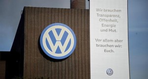 La Fiscalía surcoreana registra la sede de Volkswagen por el caso "dieselgate"
Logotipo de Volkswagen en la fábrica de Volkswagen en Wolfsburgo (Alemania).