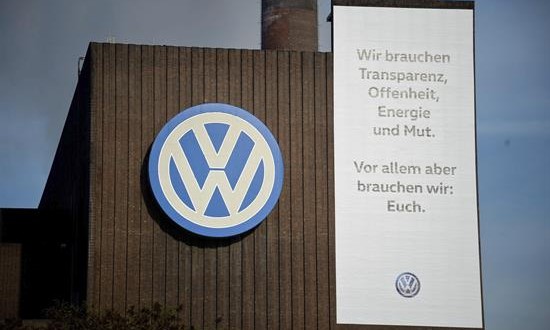 La Fiscalía surcoreana registra la sede de Volkswagen por el caso "dieselgate"
Logotipo de Volkswagen en la fábrica de Volkswagen en Wolfsburgo (Alemania).