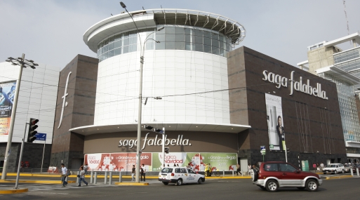 FOTOS DE LA FACHADA DE LA TIENDA SAGA FALABELLA UBICADA EN EL CENTRO COMERCIAL LIMA OPEN PLAZA EN EL DISTRITO DE SURQUILLO.