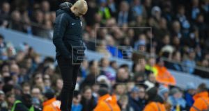 El entrenador de Manchester City Pep Guardiola reacciona en el Etihad Stadium. EFE/EPA/Archivo