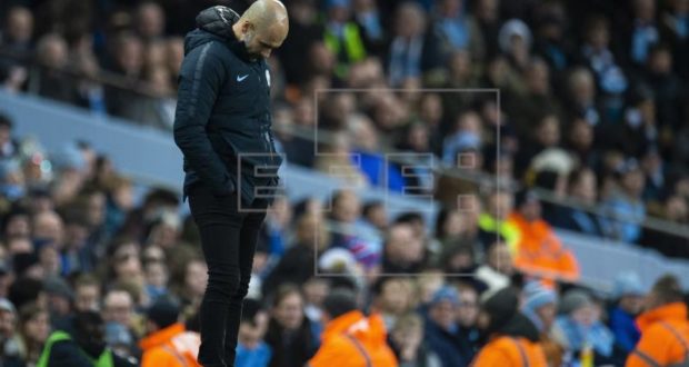 El entrenador de Manchester City Pep Guardiola reacciona en el Etihad Stadium. EFE/EPA/Archivo