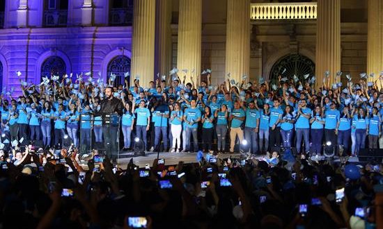 El candidato de la derechista Gran Alianza por la Unidad Nacional (GANA), Nayib Bukele, cerró este sábado su campaña electoral confiado en que ganará la Presidencia de El Salvador en la primera vuelta, que se celebrará el 3 de febrero, y "cambiará la historia" del país centroamericano. EFE