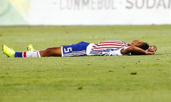 Alexis Duarte de Paraguay reacciona tras perder ante Uruguay este sábado, durante un partido del campeonato Sudamericano Sub20, en el estadio Fiscal de Talca, (Chile). EFE