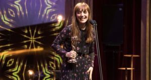 GRAF6663. BARCELONA, 27/01/2019.- La directora Elena Trapé recibe el Premio Gaudí a la Mejor Película por "Les distàncies", durante la gala de los Premios Gaudí en Barcelona. EFE