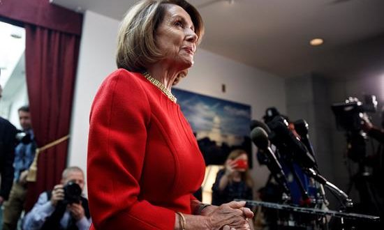 El presidente de EE.UU., Donald Trump, aceptó hoy la invitación de la presidenta de la Cámara de Representantes, Nancy Pelosi, para que ofrezca su discurso sobre el Estado de la Unión el próximo martes 5 de febrero. T: 1:10 min.