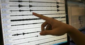 El temblor se registró a las 18.34 horas locales (23.34 GMT) y el epicentro estuvo 14 kilómetros al noroeste de Viraco, en la provincia de Castilla, a una profundidad de 131 kilómetros, informó el Instituto Geofísico Peruano (IGP). EFE/Archivo