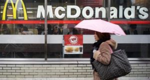 La multinacional con sede en Chicago informó este miércoles de que su beneficio por acción ascendió a 7,54 dólares, frente a los 6,37 que ganó en 2017, cuando su beneficio fue de 5.192 millones. EFE/Archivo