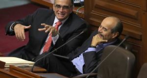 Pedro Olaechea (i), exministro peruano. EFE/Archivo