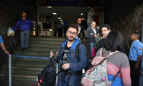 Los tres reporteros de la Agencia Efe que fueron detenidos este miércoles por el servicio de inteligencia de Venezuela, los colombianos Maurén Barriga, Leonardo Muñoz y el español Gonzalo Domínguez, fueron liberados este jueves.