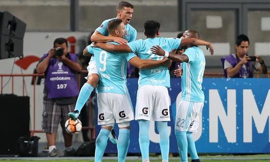 En la imagen, jugadores del Sporting Cristal de Perú. EFE/Archivo