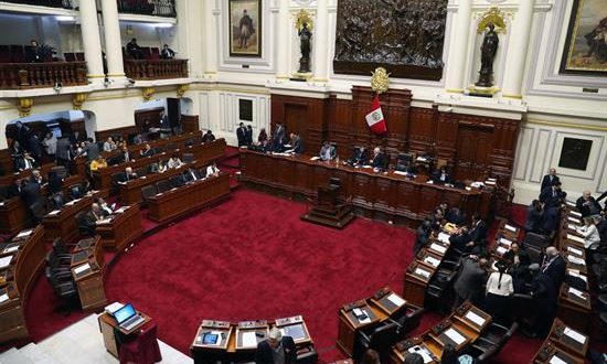 Vista general del pleno del Congreso en Lima (Perú). EFE/Archivo