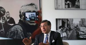 La Comunidad Andina (CAN) cumple en 2019 50 años de vida bajo su nuevo secretario general, el colombiano Jorge Pedraza, quien con apenas veinte días en el cargo asume el desafío de "dar visibilidad" y modernizar la organización para lograr su objetivo de "elevar la calidad de vida de los ciudadanos andinos". En una entrevista con Efe en Lima, Pedraza se mostró convencido del papel que la organización conformada por Bolivia, Colombia, Ecuador y Perú tiene para influir en la mejora de la vida de los 110 millones de habitantes de la región y de la necesidad de fortalecerla para que la CAN sea "la organización institucional líder en el continente".