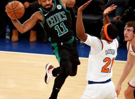 El base de los Boston Celtics, Kyrie Irving (i) durante su partido. EFE