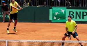 Los tenistas brasileños Marcelo Melo (i) y Bruno Soares (d). EFE/Archivo