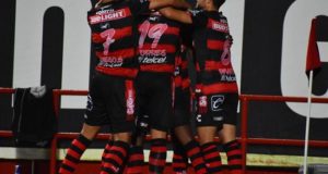 Con su triunfo, los Xolos subieron al duodécimo lugar del torneo Clausura de fútbol en México, al sumar su segundo triunfo de la temporada con tres derrotas. En la imagen el registro de otra de las celebraciones del equipo de Tijuana. EFE/Archivo