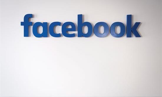 La compañía que fundó hace 15 años Mark Zuckerberg junto a otros tres compañeros de la Universidad de Harvard (Massachusetts, EE.UU.) ha crecido hasta tal punto que alrededor de un tercio de la humanidad tiene actualmente una cuenta de Facebook, lo que le da una posición de dominio casi absoluto en el mercado. EFE/Archivo