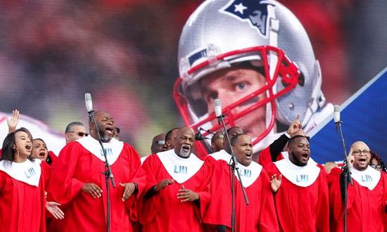 El coro SEEit fue registrado este domingo al presentarse para los fanáticos, antes del Super Bowl LIII -entre los Patriots de Nueva Inglaterra y los Rams de Los Ángeles-, en el Mercedes-Benz Stadium de Atlanta (Georgia, EE.UU.). EFE