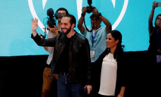 El Salvador dio este domingo un giro a la derecha con el triunfo del exalcalde de la capital Nayib Bukele en los comicios presidenciales con más del 53 % de los votos válidos a su favor, tras dos períodos de la izquierda en el poder.