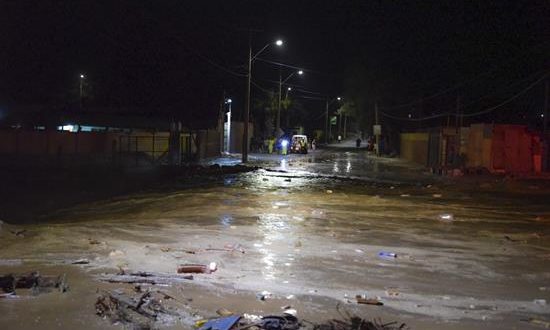 Piden evacuar a pobladores de región chilena de Tarapacá por crecida de aguas
Fotografía cedida por el Ministerio del Interior de Chile, muestra una vía inundada en la madrugada de este viernes en la ciudad de Arica (Chile). EFE/Archivo
