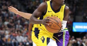 El escolta Darren Collison con el balón, durante un partido. EFE/Archivo