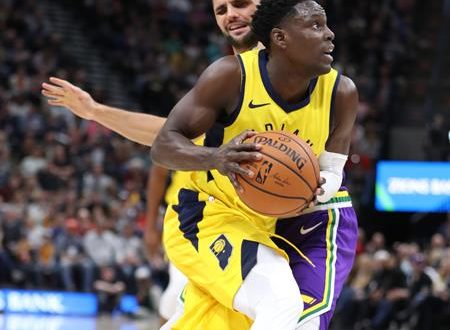 El escolta Darren Collison con el balón, durante un partido. EFE/Archivo